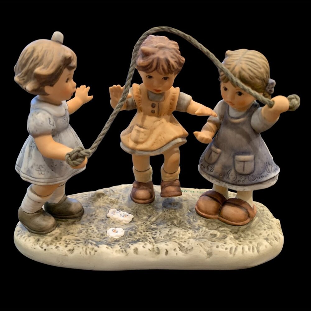 Hummel BH 231 “Jump for Joy”. 3 girls playing jump rope. Gorgeous Mint